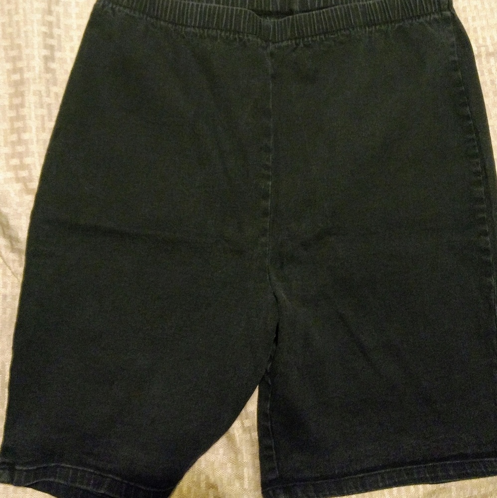 Skinny fit knee length denim shorts